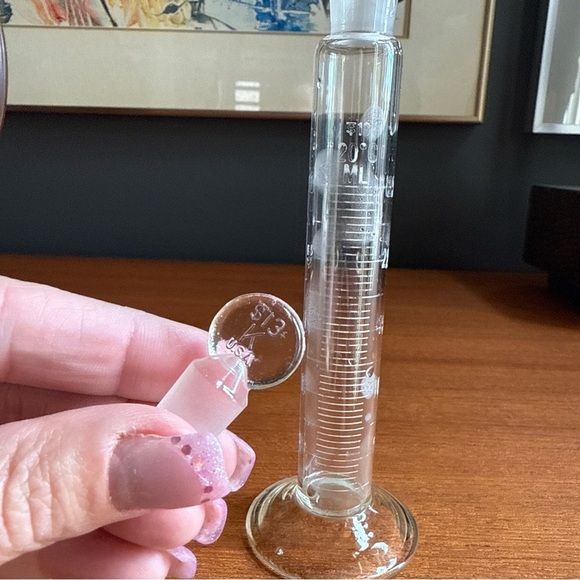 COPY - Pyrex 250 ml Graduated Mixing Cylinder with 13K Glass Pennyhead Stopper - Picture 5 of 12